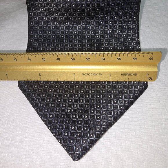 MENS IZOD 100% SILK TIE BLACK WITH CHECKED PATTERN EXCELLENT CONDITION - Picture 4 of 5
